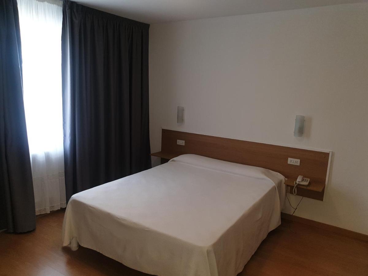 Hotel Millan Negreira Εξωτερικό φωτογραφία